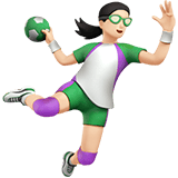 WOMAN PLAYING HANDBALL (light)